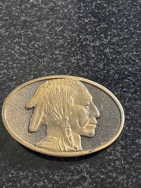 Vintage 1975 Oval Native American Profile Belt Buckle Brass Tone - Adezy Denver